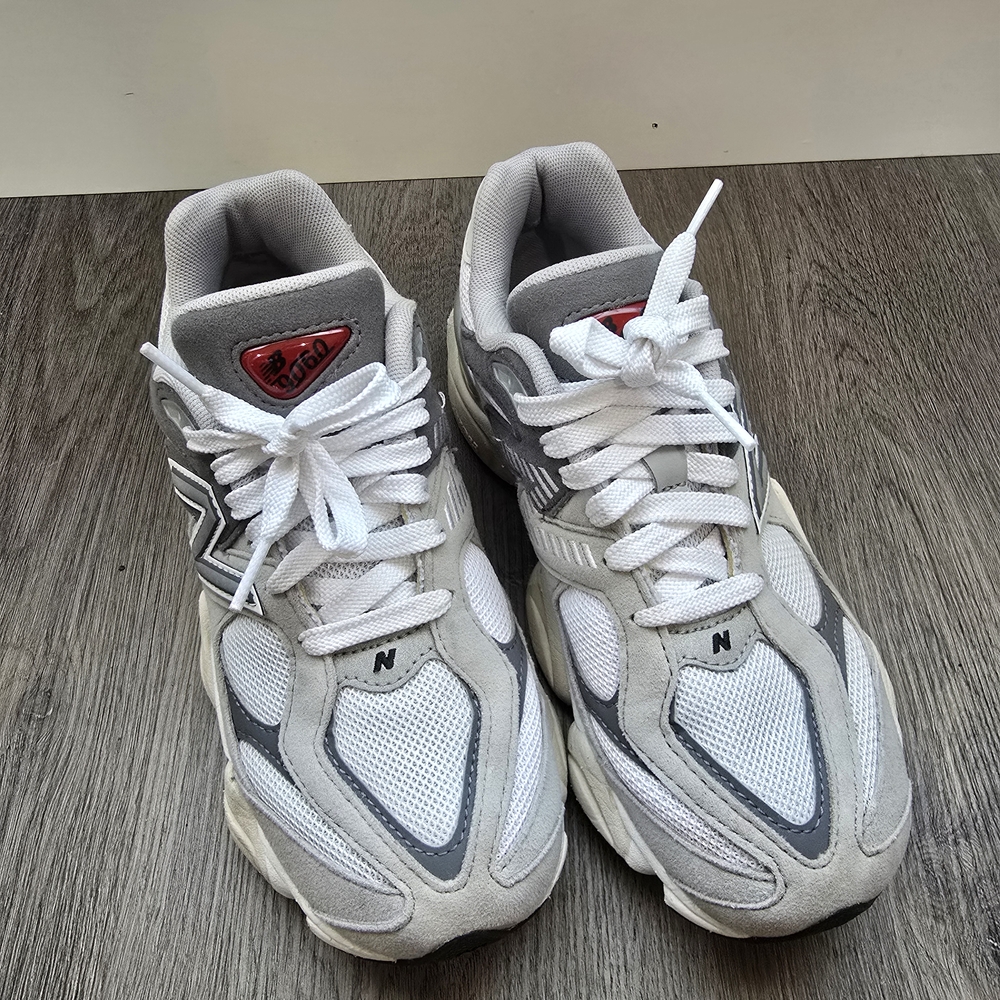 New Balance White and Gray Sneakers BIG KIDS 4.5 WOMEN'S 6.5